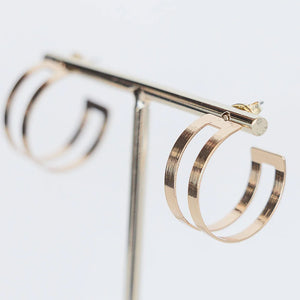 Posey - Sleek gold hoop 1.5" on stud post